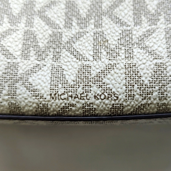 Michael Kors Purse - Picture 5 of 16